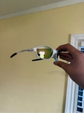 Silver Frame Sunglasses with Green Mirrored Lenses - Unknown oak o sunglasses